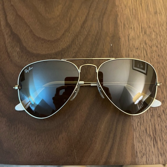 Ray bans sunglasses! Cool goldtoned transitional frames. Condition is excellent - Picture 1 of 4